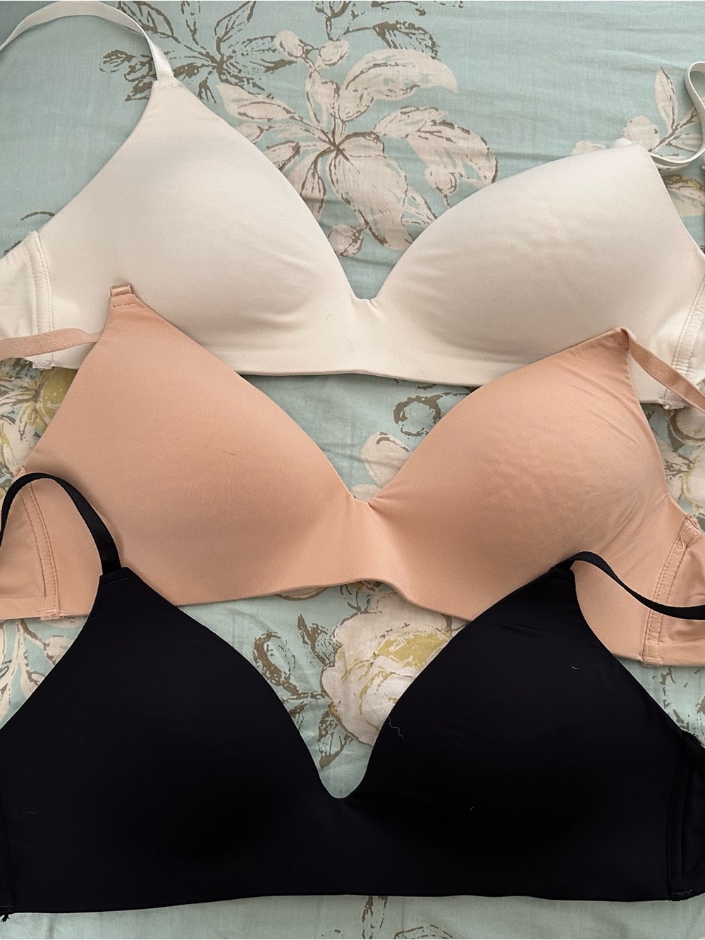 Essentials Seamless T-Shirt Bra 3 Packs White, Peach, Black 34C